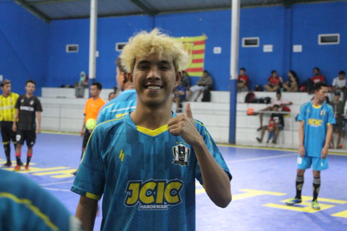 Sang kapten Mario "Neno" Noya dan si pirang Abdul "Liki Valderama" Malik 😁😁