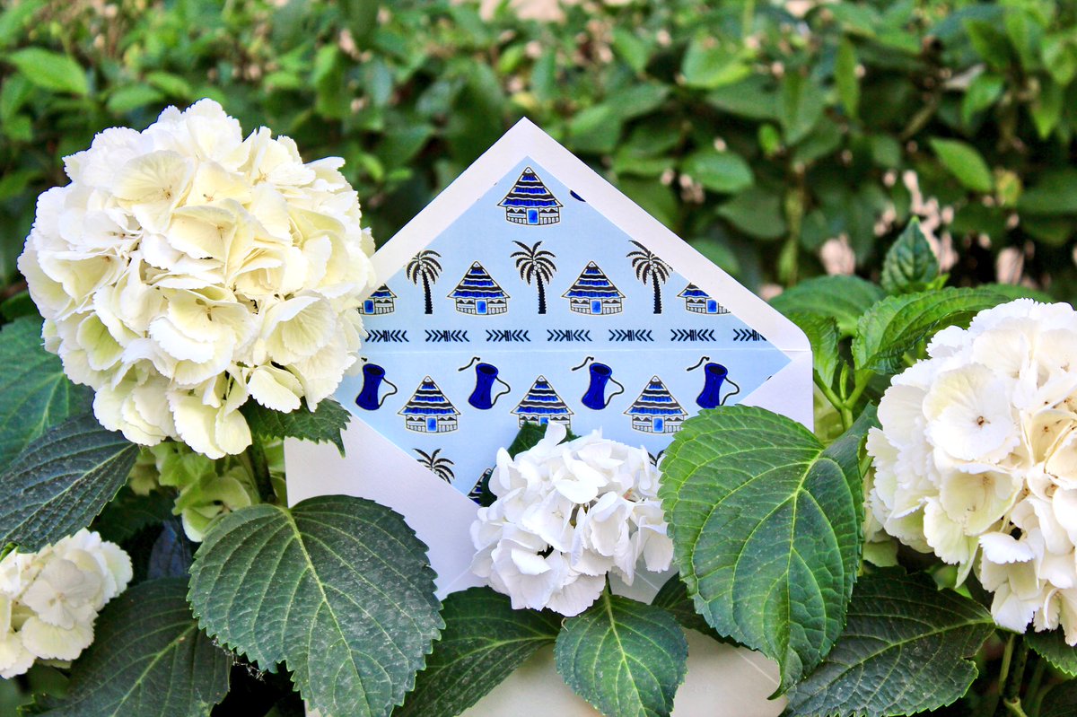 AstilbeLetters's tweet photo. A&amp;N se conocieron en un voluntariado de dentistas sin fronteras en Senegal. Sus invitaciones reflejan dónde comenzó su verdadera historia de amor 😍.
✍🏻 @AstilbeLetters 💙.
#caligrafía #hechoamano #invitacionesboda https://t.co/WpNPqi9l0M