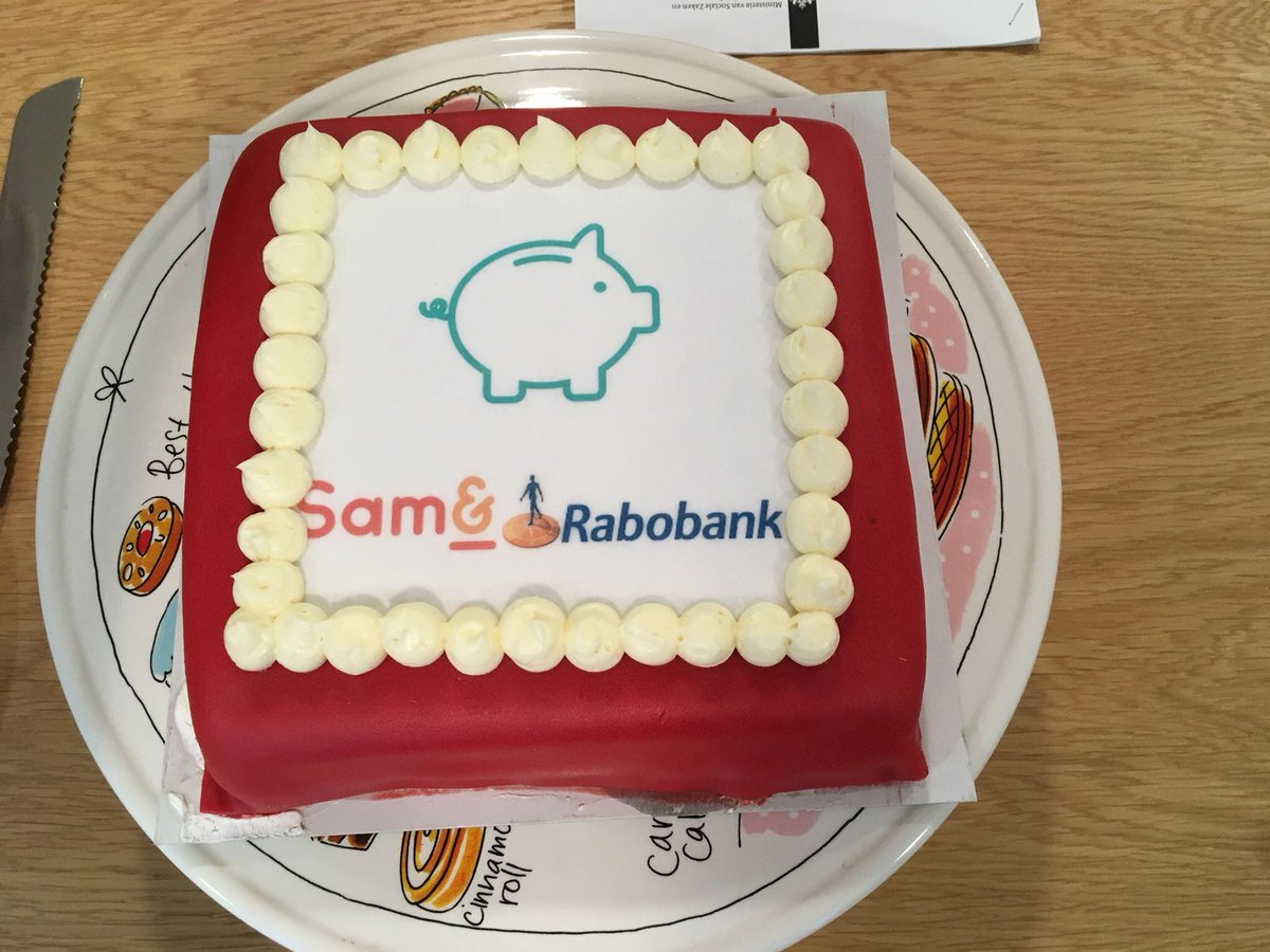 samen4kinderen's tweet photo. Sam&amp;werken en Sam&amp;vieren: staatssecretaris @TamaravanArk, Sam&amp; en @Rabobank. Doel is om lokaal nog meer kinderen in armoede te bereiken en financiële zelfredzaamheid bevorderen. Sam&amp;verschilmaken!
@RaboFoundation @LeergeldNed @JFSCNederland @kinderhulp @Jarige_Job https://t.co/rzp5RqKS7c