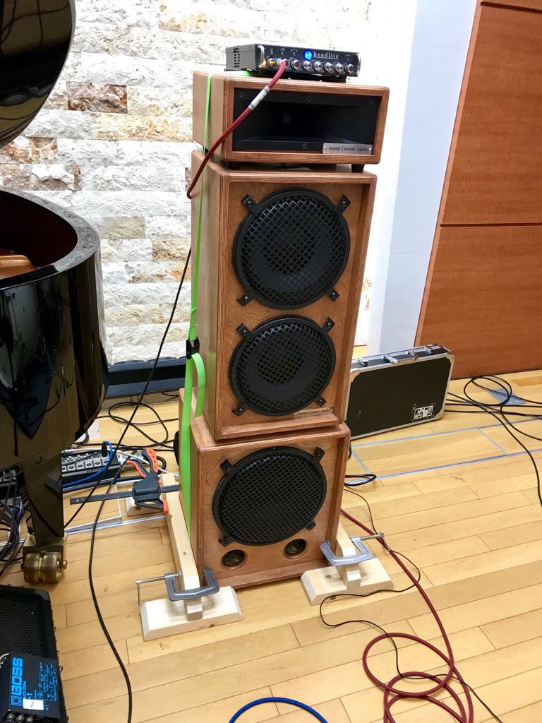 今日はヘッドは自分のSWRですが、キャビはINAMI CUSTOM AUDIOさんの