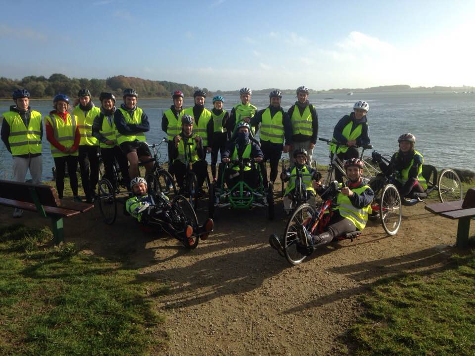 Chaudru_'s tweet photo. Sortie paracyclisme hier pour les étudiants L2 #stapsAPA @UnivCathoOuest (Arradon) sur les chemins côtiers du Golfe du Morbihan en compagnie de Gregory Leray athlète handisport- #Tandem #Handbike #Tricycle #FTT #cdh56 https://t.co/FrphPAtWqH