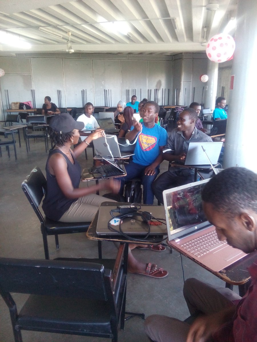 railsgirls_msa's tweet image. And its happening!!installation party!!#CodingGems #RailsGirlsMsa