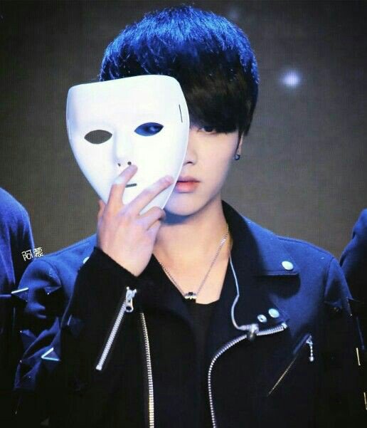 min_soo4's tweet photo. Hua Chenyu, Sen Mükemmel Birisin .... https://t.co/RVMWz2kNr0