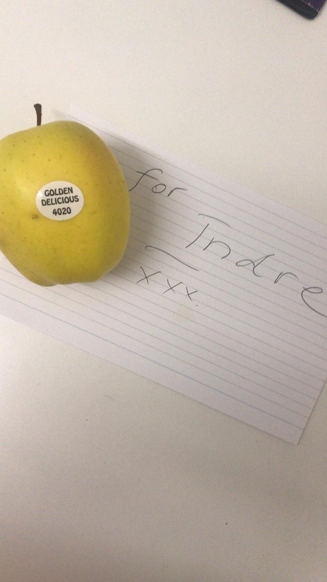 Team knows how to make the manager happy... ♥️🍏 #littlethingsmakesmehappy #LoveMyTeam #Heathysnack <a href="/PIBrixton/">PIBrixton</a>