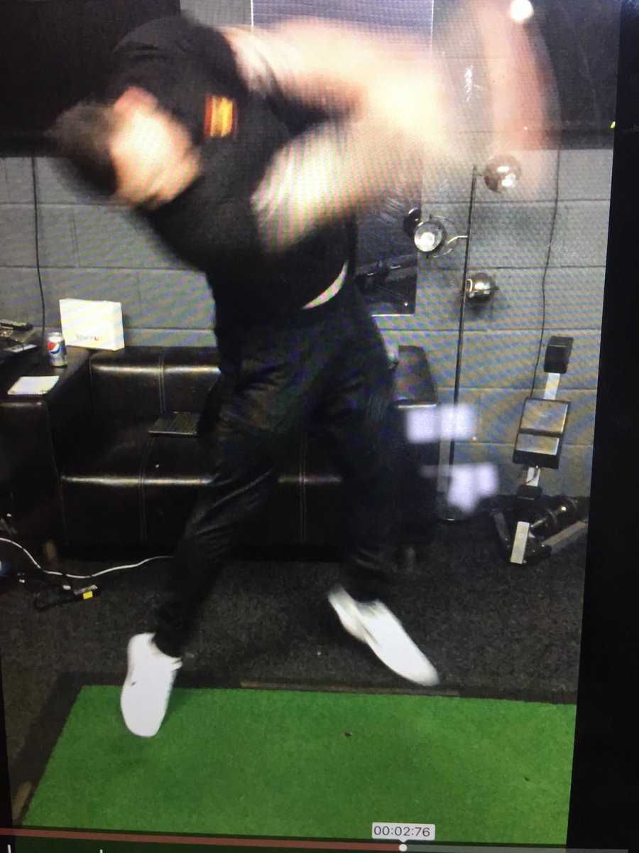 Last night in the #smashlab ⁦<a href="/ukpowergolf/">WOODLANDS DRIVING RANGE & UKPOWERGOLF ACADEMY</a>⁩ hq Bry Roberts longdrive pro getting airbourne pumping 400yd bombs!!
Anybody out there wanna get really long give me a call💪🏾💥⛳️