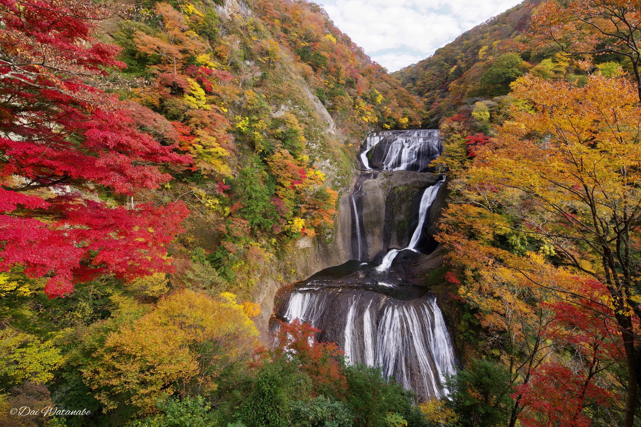 Dai Watanabe 写真 秋の袋田の滝 素晴らしい紅葉と滝のコラボでした 18年11月7日 袋田の滝 大子町 茨城県 紅葉 T Co O6ltfopvgq Twitter