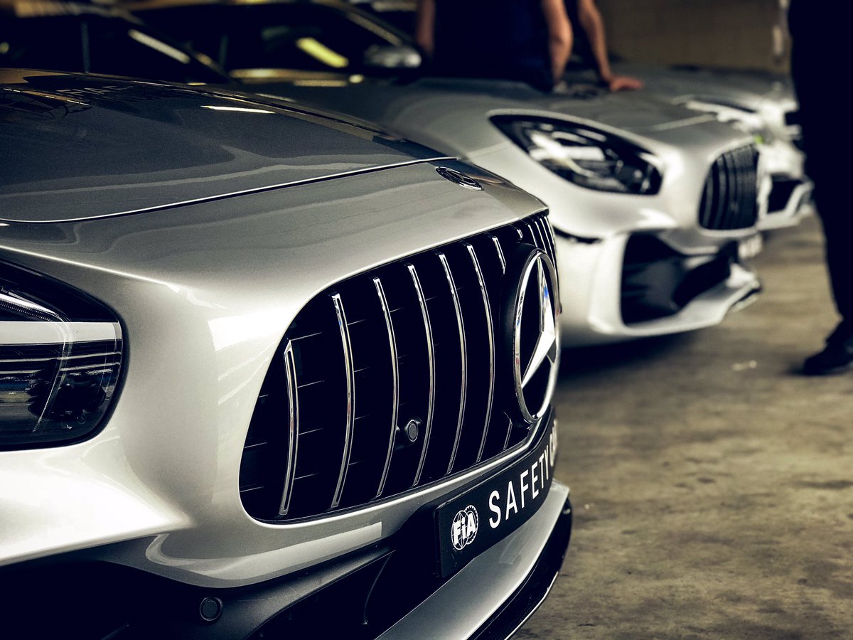 mengerlerist's tweet photo. Bu hafta sonu yapılacak #BrazilianGp öncesi tüm ekip hazır!
Pilotlar şampiyonluğu sonra sıra markalar şampiyonluğunda 😎🔥💪
@MercedesAMGF1 @F1 #F1 #mercedesbenz #lh44 #vb77 #securitycar #medicalcar #amggt #estate #thebestornothing #cuma #mercedes #tgif #champion https://t.co/UiRhbz1Is9