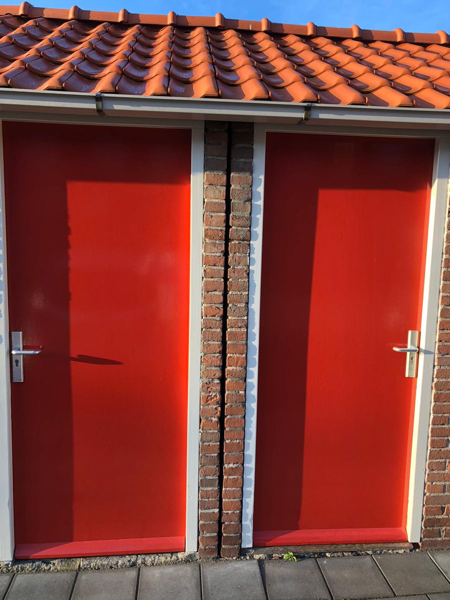 ToinelAmi's tweet photo. Mooie dag om de werkweek af te sluiten, deze week klus afgerond in #oegstgeest en ook weer een nieuwe opgestart , binnenklus in #Laren wordt ook mooi , verder nog heerlijk weer om buiten bezig te zijn in #wassenaar #Toinelami @Staalmeester @OHNLGarantie @SchildersVAK @VeveoNL https://t.co/1irWwDHJgI