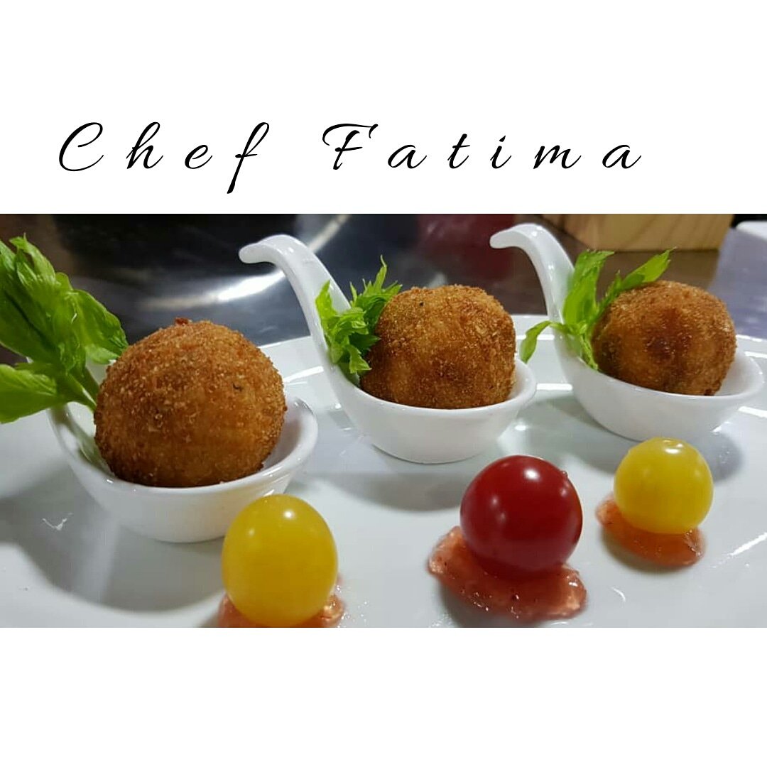 cheffatima_ng's tweet photo. Calories don't count on the weekend when you have:
CRISPY YAM CHEESY BALL.
It's Amazing!
Have a wonderful weekend!
#cheffatima #recipe #foodporn #healthy #health #Foodiechats #foodiesofinstagram https://t.co/H2hkNgKH6V