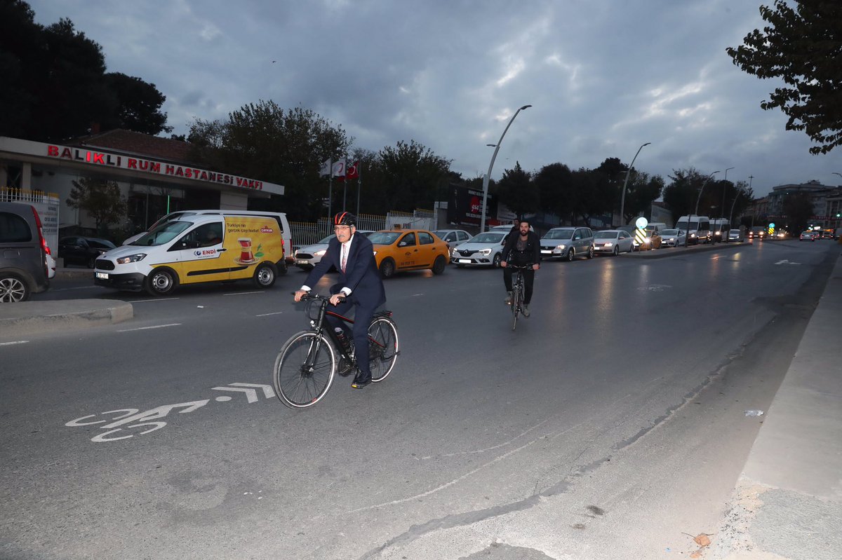 Başarılı genç oyuncu kardeşlerimiz Derda Yasir Yenal ve Muhammed Emre Kaya ile bisiklete bindik ve sohbet ettik.