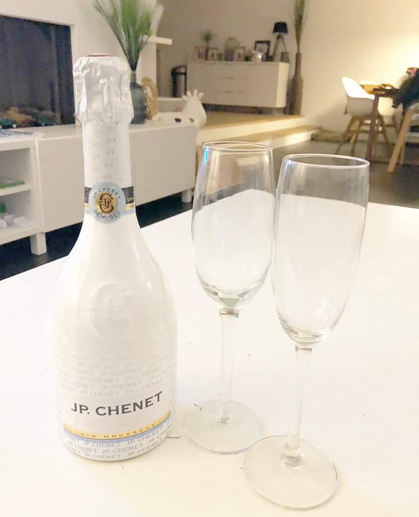 VAPlatform's tweet photo. Whoop whoop, it's Friday!
Hoe was jullie week? Als je 1 actie van deze week mag noemen waar je super trots op bent, wat is dat dan? Van mij is dat toch wel dat ik gister de stap heb gezet en uit mijn comfort zone ben gestapt door het geven van de gratis Virtual Masterclass. https://t.co/k7dukFMuTj