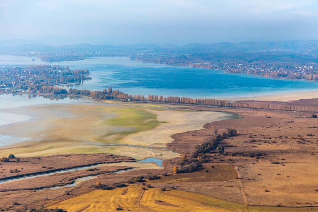 😍 #Atemberaubend: Als "Indian Summer" bezeichnet Achim Mende begeistert die Spät-Herbst-Stimmung am #Bodensee - und wir stimmen ihm zu! Unglaubliche Bilder aus der Vogelperspektive 📷 - danke dafür &amp; hier ein kleiner Einblick für euch 🤗👇#konstanzerleben #bodensee4u