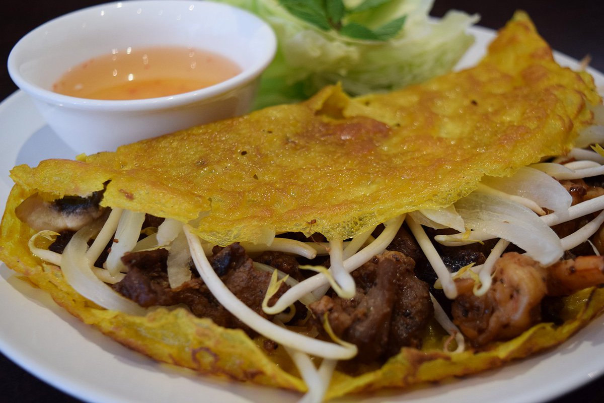 CapheGuests's tweet image. Get your hands and belly full with some #Vietnamese #BanhXeo! The perfectly crispy outside and tender inside is a popular street snack! Try it today! 😋  

#Vietnamesefood #Chiswick #Foodie #Dine #Dinner
