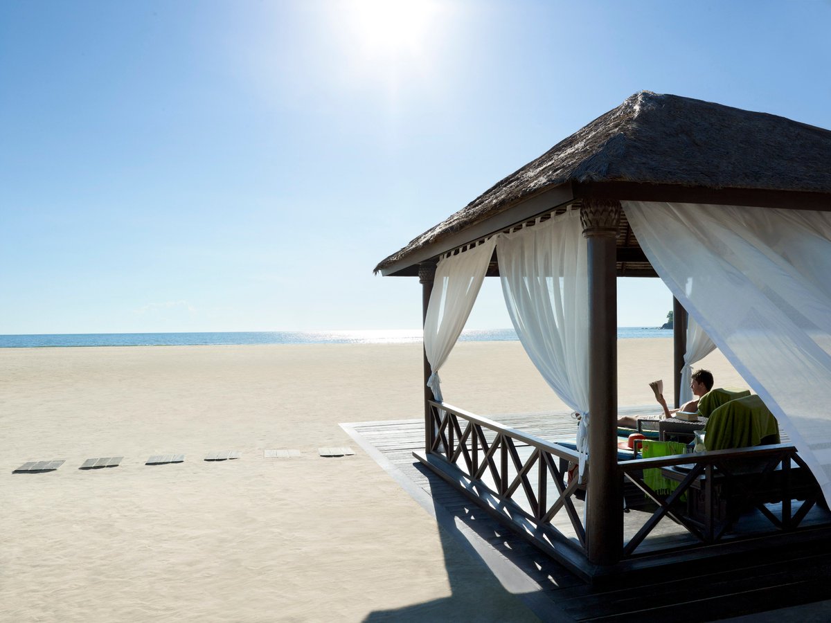 KenwoodTravel's tweet photo. #HappyFriday! And shoutout to @rrrshangrila, the luxury hotel that has eliminated ALL single-use plastics since Feb 2018. That gives us a #FridayFeeling 😎

#onelessplastic https://t.co/s4gwaSSvlv