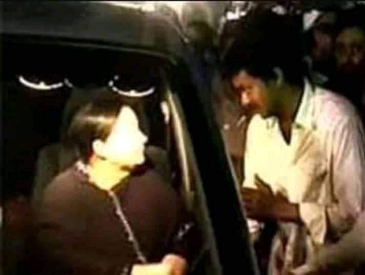 VijaySai5's tweet photo. உயிரோடு இருக்கும்போது கையெடுத்து கும்பிட்டுவிட்டு இறந்தபிறகு கோமளவள்ளி என்று *** கூட சொல்லமாட்டார்கள்.. https://t.co/eJV1aiFwjP