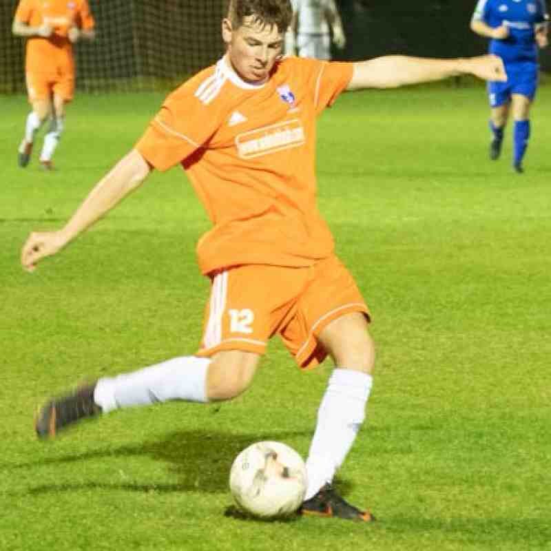MightyHolland's tweet photo. Under 18s win a tough game against @BuryTownFC 2-1 goals from Charlie Rose and @matthewgray1310 see the young guns home 🔶⚪️🔶⚽️⚽️ https://t.co/EvkZOGfVI4