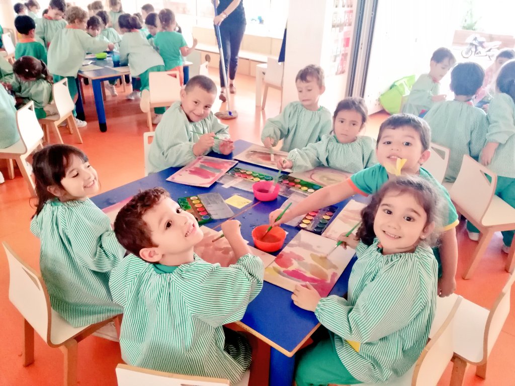 Isabel_Infantil's tweet photo. Como colofón del proyecto #CesarSuSueñoMiMundo nos llevamos a casa unas paletas de #Artista muy especiales con materiales reciclados que hemos ido elaborando esta semana en @NazaretArrecife #Arte #InteligenciaVisual @claudiateacher4 @InfantilSoraya https://t.co/1GHVk5wuuA