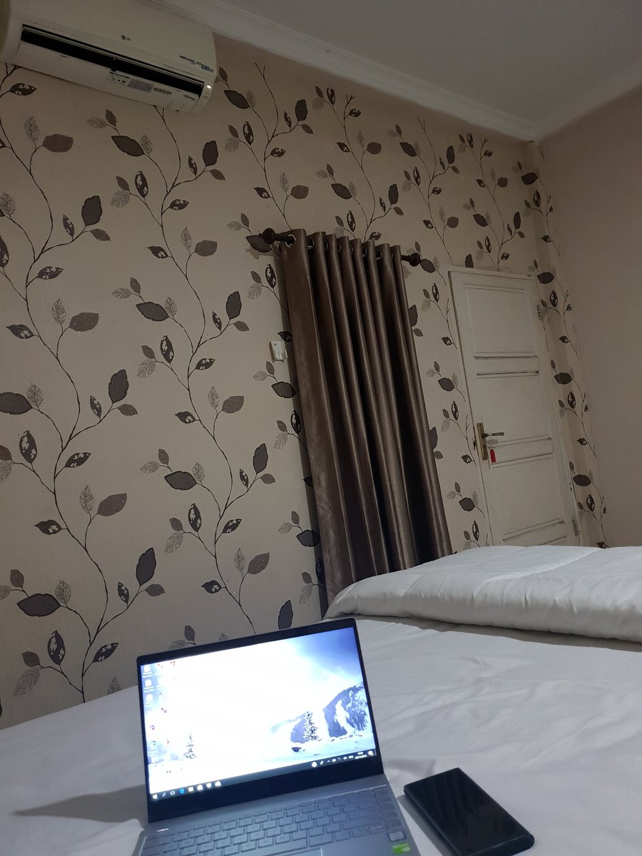 Kasur dan laptop ini koncoku dikene ....