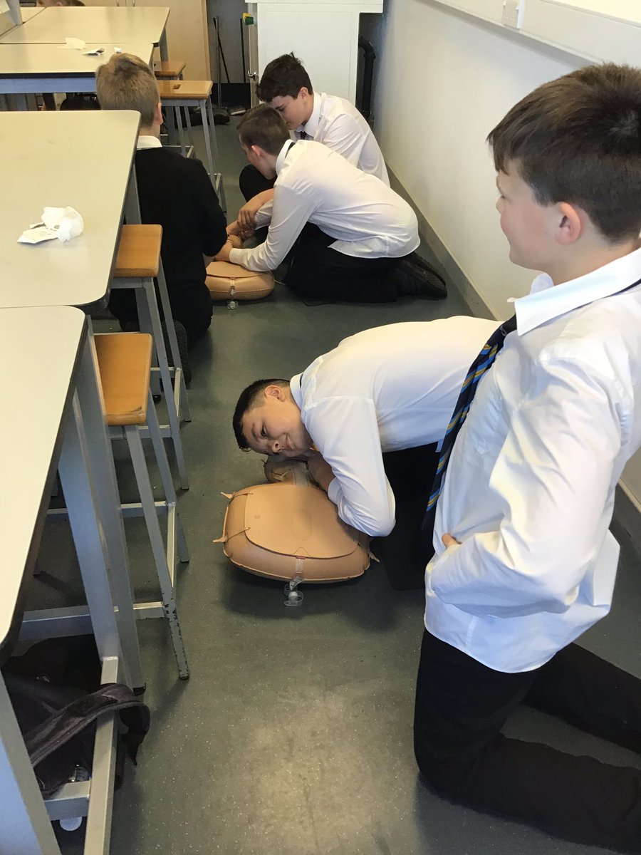 b1010gy_teacher's tweet image. 1M2 were amazing at #HeartStart training with @aberdeenuni_smd medical students. Here they are learning #DrsABC for essential practice into #HowToSaveALife. Well done! #PedagooFriday #LearningTogether @MintlawSci @BHFScotland