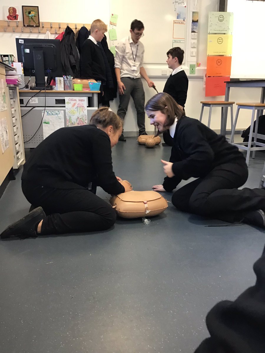 b1010gy_teacher's tweet image. 1M2 were amazing at #HeartStart training with @aberdeenuni_smd medical students. Here they are learning #DrsABC for essential practice into #HowToSaveALife. Well done! #PedagooFriday #LearningTogether @MintlawSci @BHFScotland