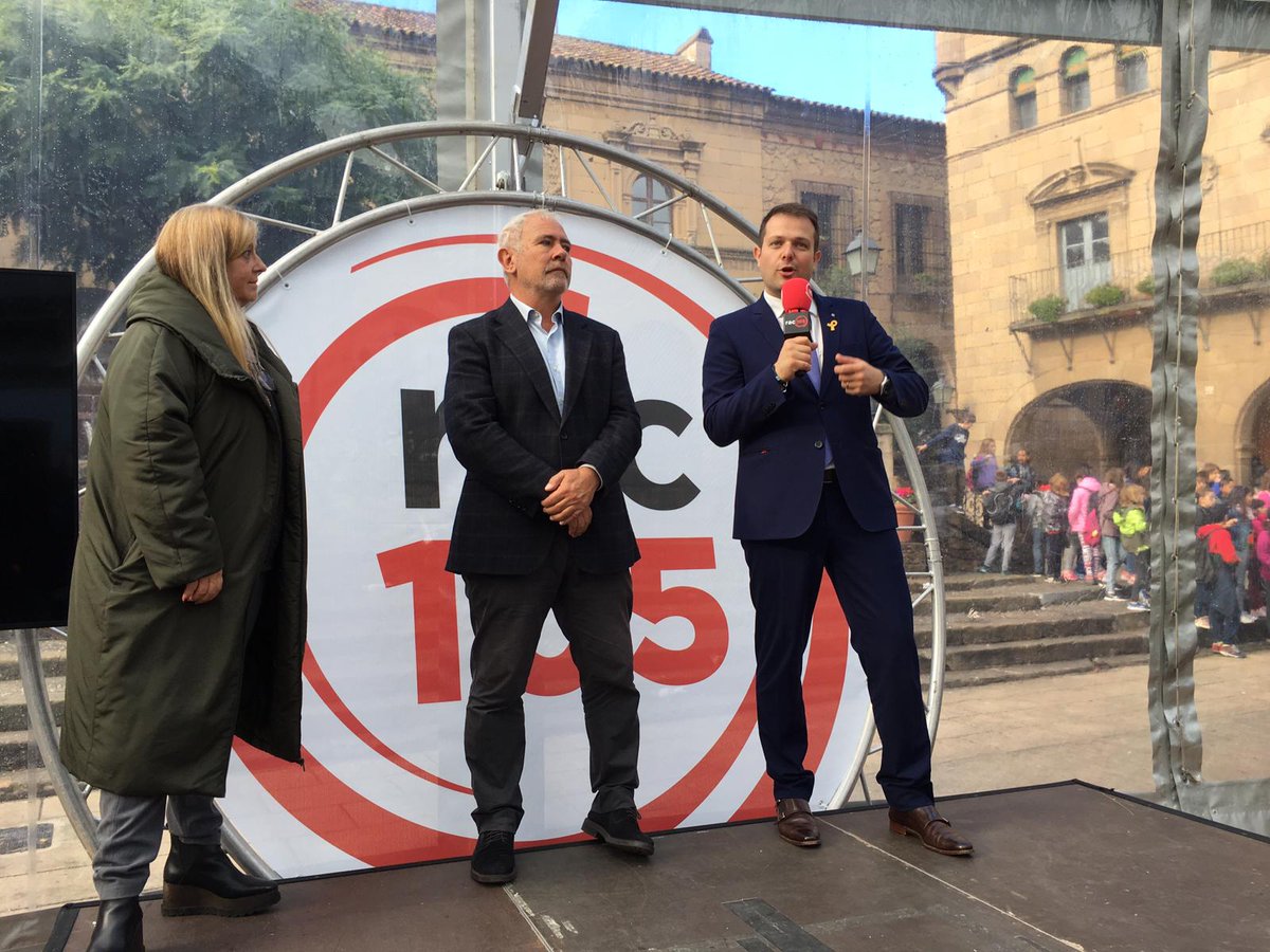esportcat's tweet photo. El secretari general de l'Esport, @gfigueras, a #Barcelona ha assistit a la inauguració de @LetsSnowBcn 2018, el Festival d’#Esquí i #Esports de #Muntanya de Barcelona. @fceh_cat @FEEC_cat @BCN_esports #LetsSnowBcn #esportcat https://t.co/y8Zv6bs0Oa