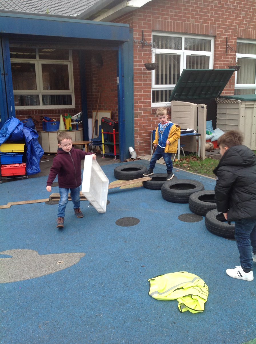 LittleHeatonCE's tweet photo. #problem solving #Reception #EYFS #obstacles #Firepath We are fabulous at solving problems and team work in Reception: creating a path with our building blocks through a 'fire'. #PriaMidd #Middleton collaborative https://t.co/xpEeAq3Ezv