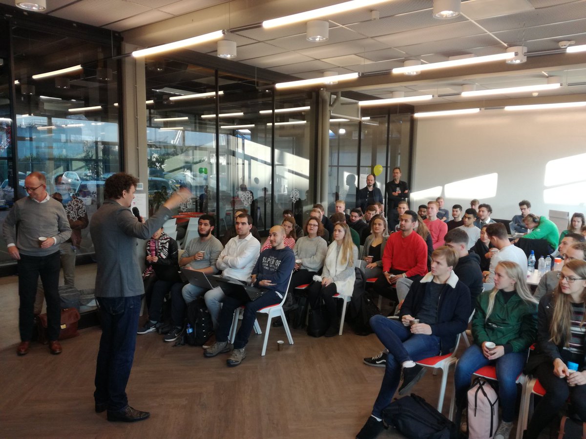 Zudekrul's tweet image. Inmiddels al weer wat uurtjes bezig op een zonnig dag 2 van de #Hackathon bij @ProdockAdam. De ideeen krijgen vorm, de studenten straks een pitchtraining, envanaf 1500de eindpitches. Benieuwd!

@HvA @PortofAmsterdam