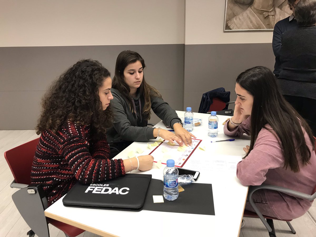 MireiaCivis's tweet photo. Treballem entorn el Projecte Educatiu @VedrunaCat amb els estudiants de 2a titulació de @BlanquernaFPCEE @marcfsola @marccr1 @marcfsola https://t.co/33dByACpZo