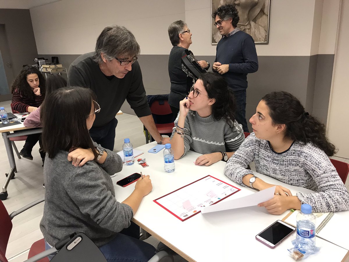 MireiaCivis's tweet photo. Treballem entorn el Projecte Educatiu @VedrunaCat amb els estudiants de 2a titulació de @BlanquernaFPCEE @marcfsola @marccr1 @marcfsola https://t.co/33dByACpZo
