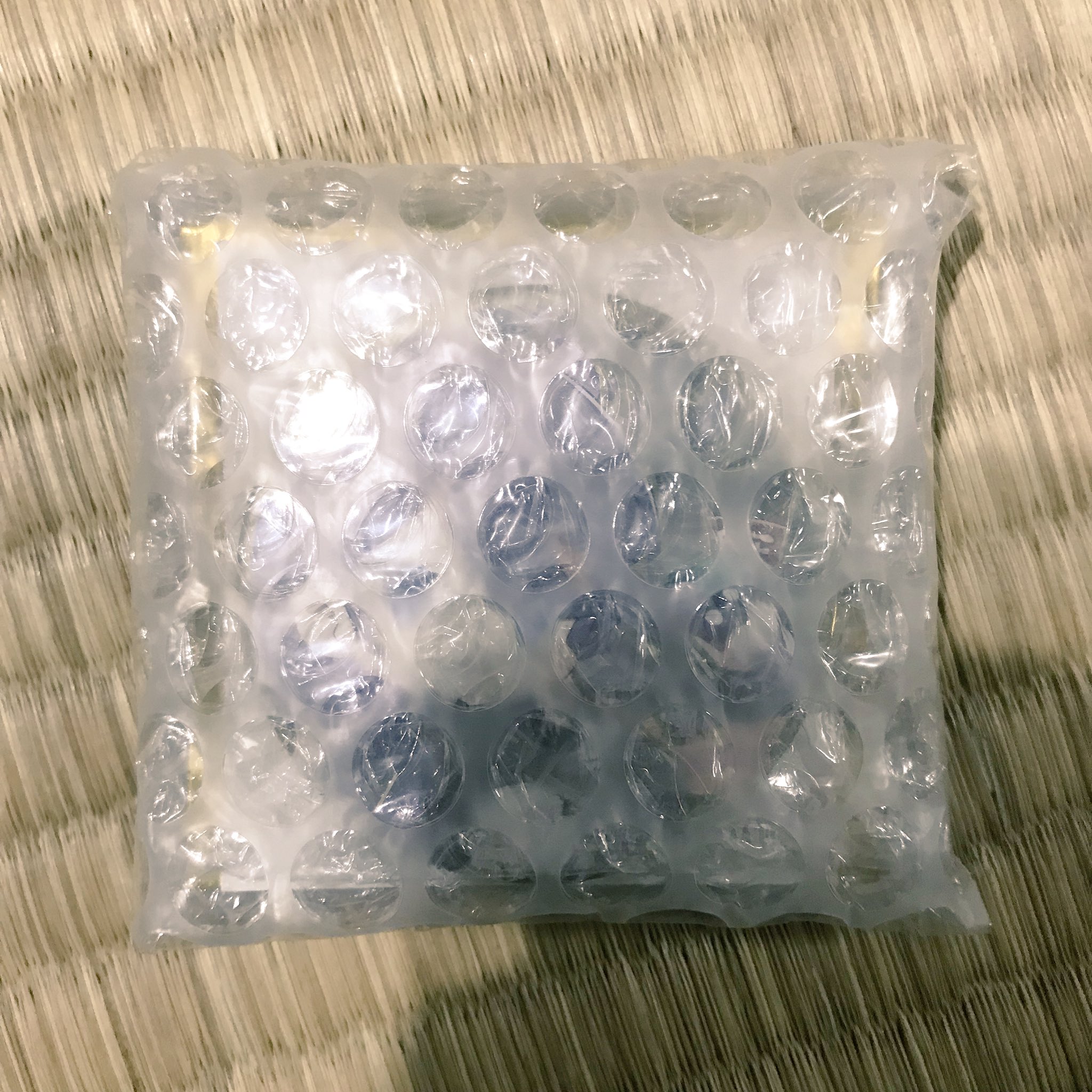 のごやま 取り引き On Twitter 梱包方法について 郵送でのお渡しの場合 プチプチ2重包装 複数の場合厚紙に貼り付けをしてから水濡れ防止の袋に入れております 画像参照 水濡れ防止にもopp袋を使用して