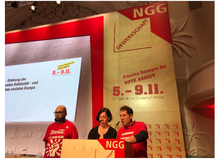 jcaahg's tweet photo. 9N 2018, cierre del Congreso de #NGG en Alemania. @cocacolaenlucha toma la palabra y el auditorio se pone en pie... Dijo Alberti, a galopar a galopar hasta enterrarlos en la mar. Frase de cierre q ha puesto en pie a la gente después de explicar el conflicto. https://t.co/H7o5T8Tr6B