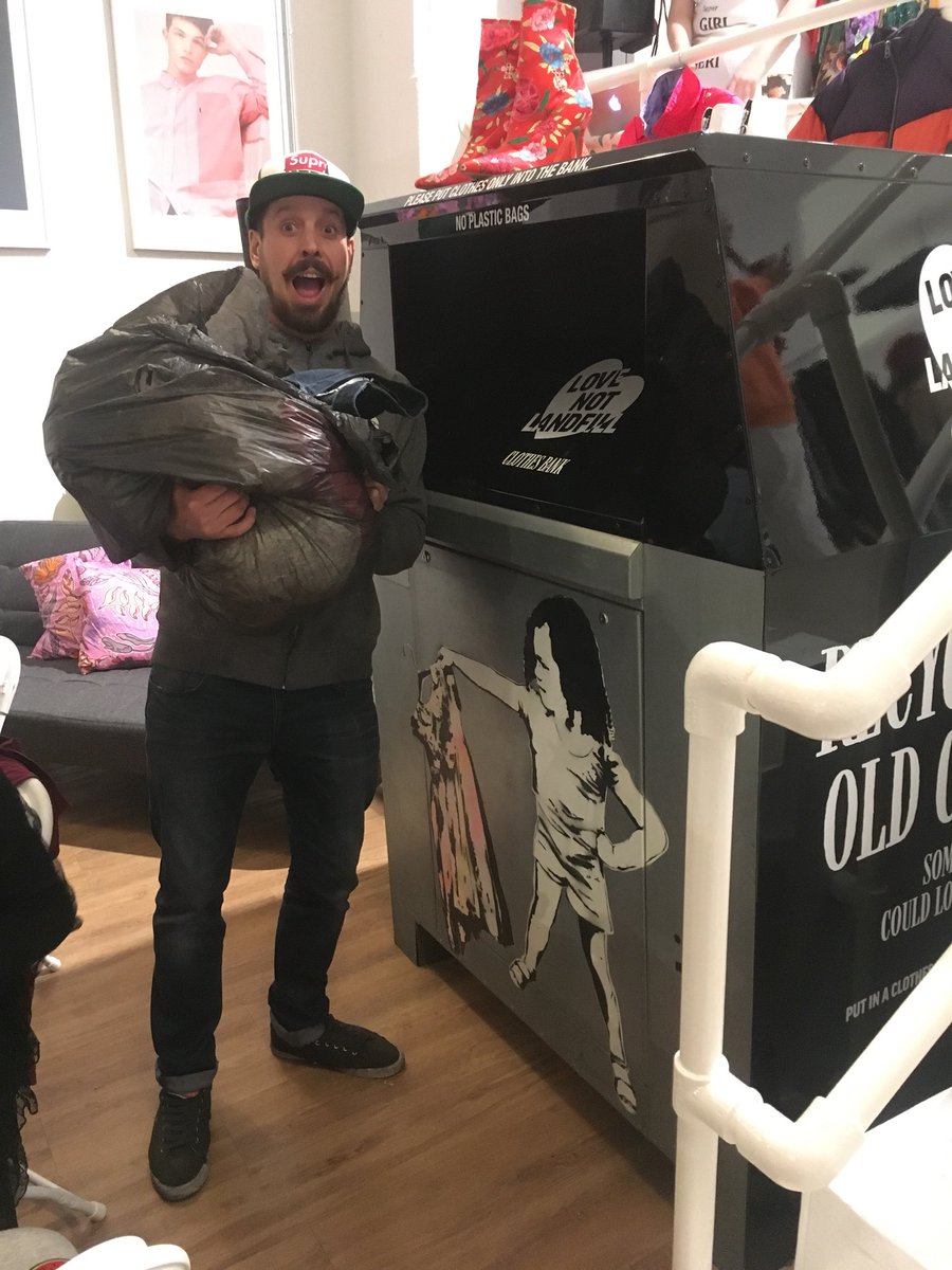 Bring all your unwanted clothes to our <a href="/realbambiartist/">bambistreetartist</a> clothes bank at our pop-up! Here until Sunday - all clothes are welcome ☺️❤️