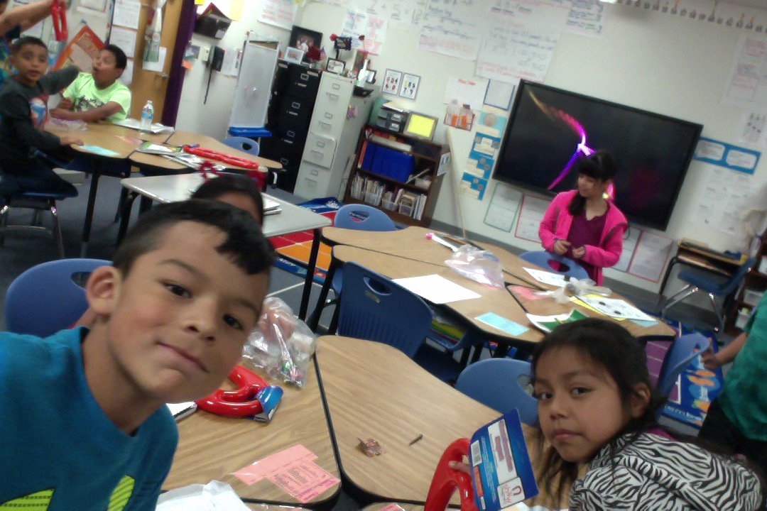 Wolfe469's tweet photo. After class they told me how much they love science. #finchfalcons #finchliveskind #MYMISD https://t.co/1TVlgMCgUV