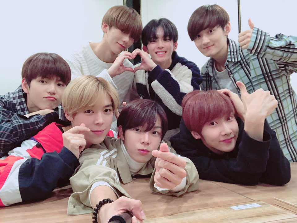verivery_intl's tweet photo. [#VERIVERY]
Everyone, Verivery's version of Super Special Music Video was released!!! Please watch it a lot, please come to the hi-touch event a lot~❤️🍇 
#VERIVERY #MusicVideo #HiTouchEvent #LastBroadcast #ThankYou❤️ https://t.co/oFQ6utAHee