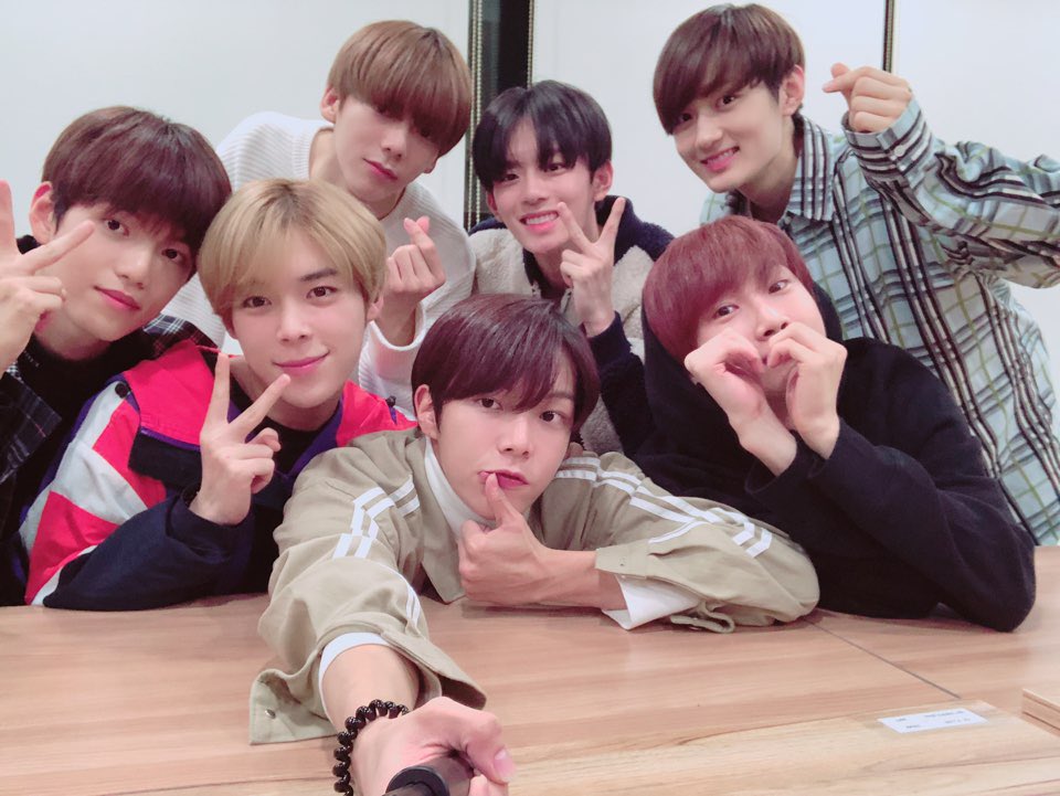 verivery_intl's tweet photo. [#VERIVERY]
Everyone, Verivery's version of Super Special Music Video was released!!! Please watch it a lot, please come to the hi-touch event a lot~❤️🍇 
#VERIVERY #MusicVideo #HiTouchEvent #LastBroadcast #ThankYou❤️ https://t.co/oFQ6utAHee