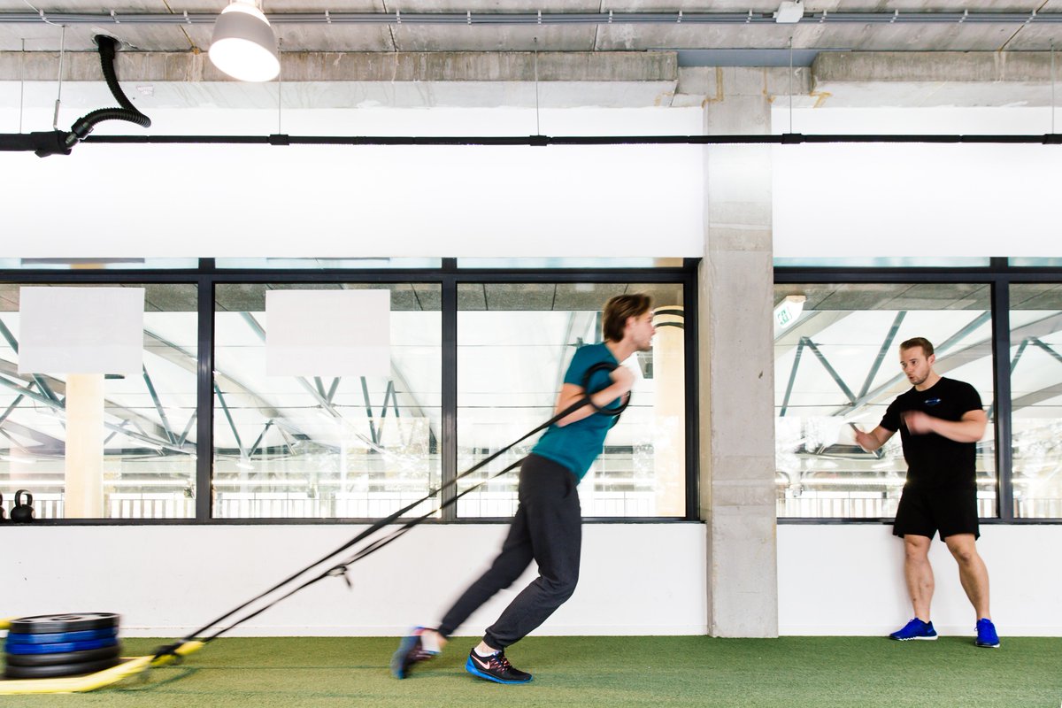 transform_code's tweet image. Je hebt intensief bewogen en valt ‘s avonds als een blok in slaap. De volgende ochtend word je wakker en weet je gelijk al dat het foute boel is... je hebt overal #spierpijn!😩

Wat is spierpijn en hoe kom je er van af? Hier lees je er alles over!👇

bit.ly/2JPk6cI