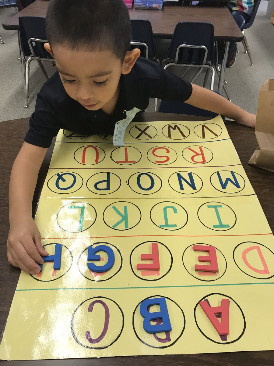 MsToniCummings's tweet image. #PK matched letters (uppercase to uppercase) this week during #SmallGroup. #AlphabetKnowledge #CougsLevelUp #KennedyGameChangers #aliefmission @KennedyCougs @AliefISD @AliefPreK
