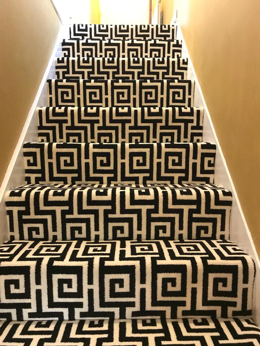 CarpetsCrosby's tweet photo. FUNKY FRIDAY @iLoveEveryStep maison chic to this stairs and landing https://t.co/9jsyBg5VIo