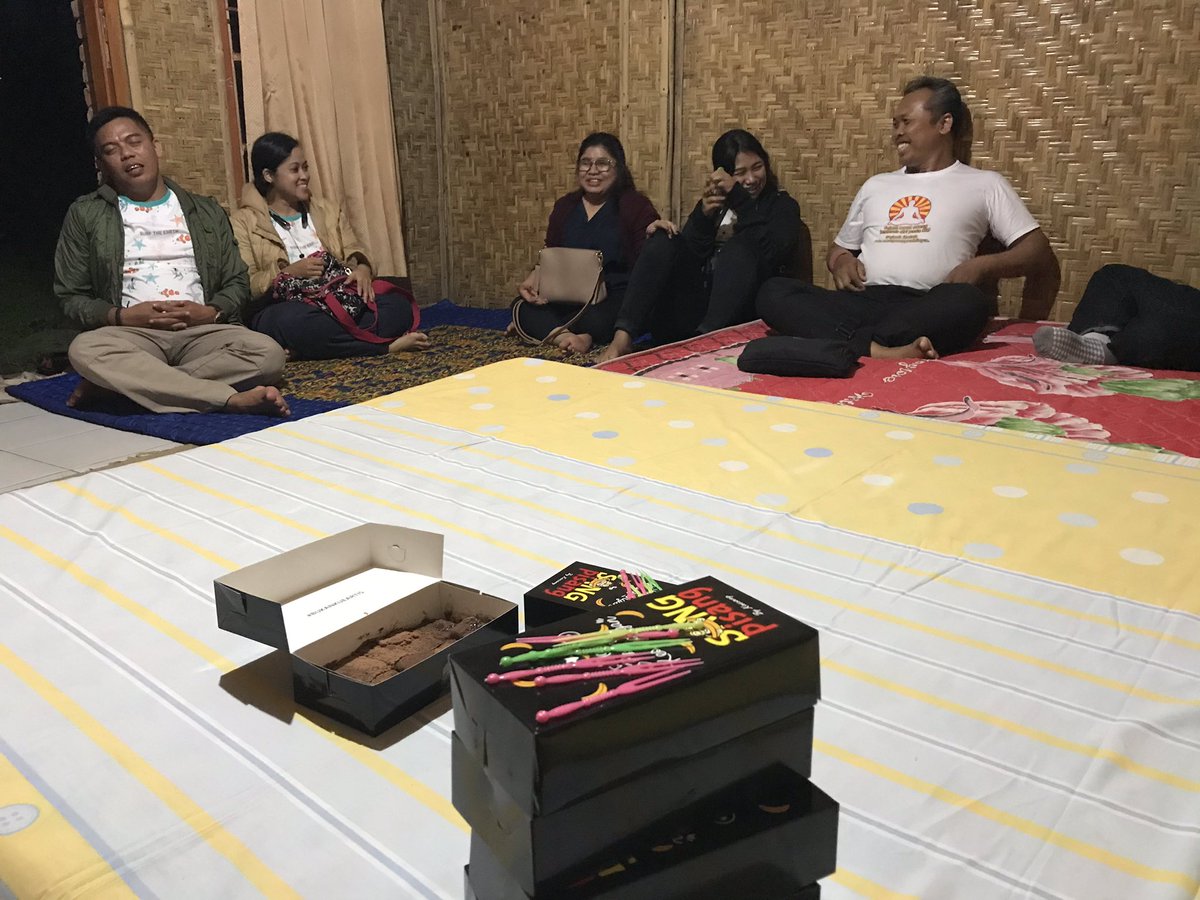 Gua relain banyak beli makanan ini untuk bantu Mas <a href="/kaesangp/">“kak” Kaesang</a> beli iPhone XS. Stelah punya iPhone XS tolong brenti ngetweet ya Mas