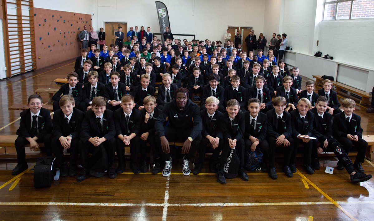 Thanks to <a href="/PSSchoolsCup/">PlayStation Schools’ Cup</a> for inviting me down to <a href="/rw_school/">Ravens Wood School</a>, great to see so much young talent 💫