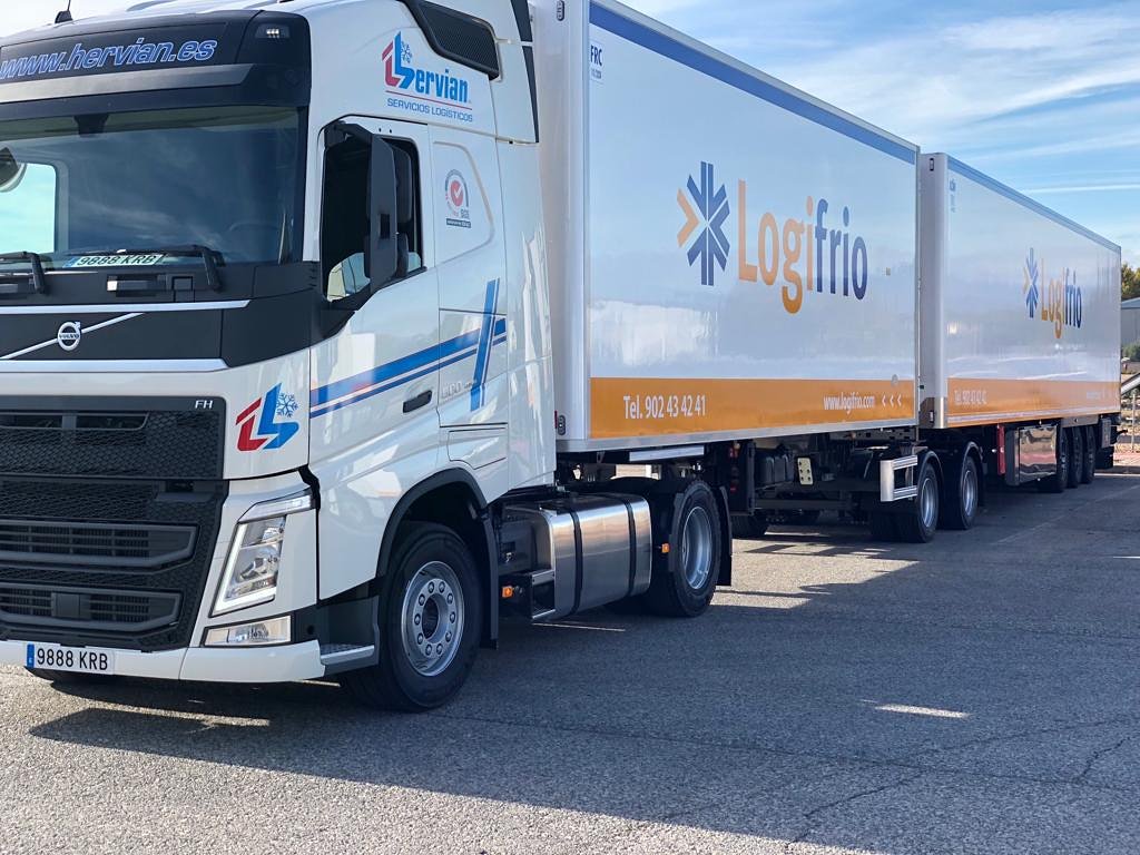 Herviansl's tweet photo. Tachánnnn🎉😝!! ⭐

Os presentamos el primer megacamión de #HervianSL🚛🚛

✅Logro conseguido

Damos paso👣 más en la innovación y en la logística responsable encaminada a la reducción de emisiones➖💨. 

https://t.co/ssV2xb0Vog https://t.co/OWeYoS529l