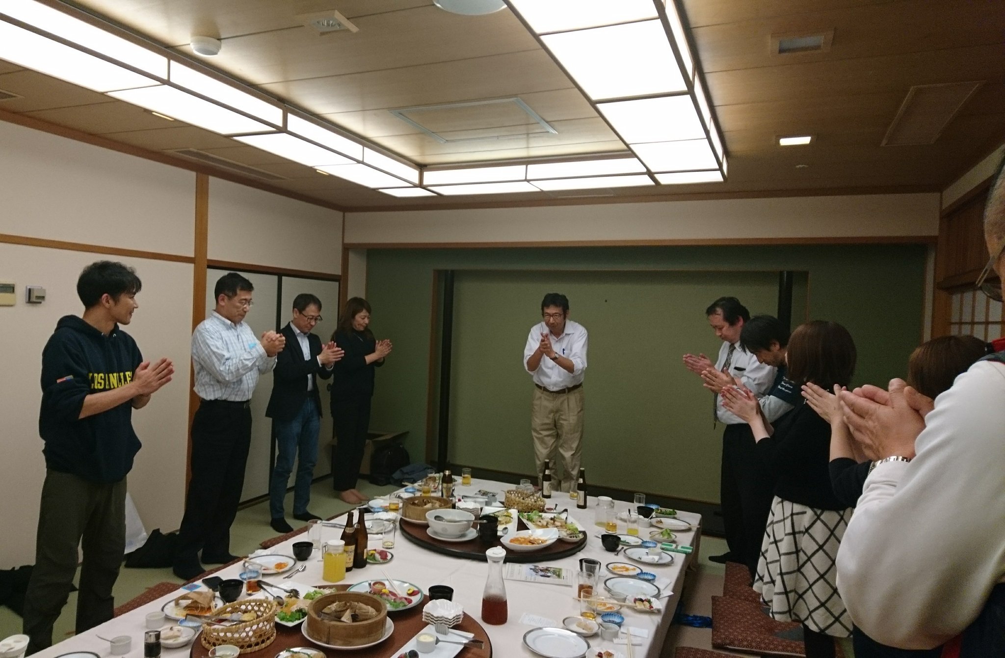 シルク ホースクラブ 公式 天栄プレミアムツアー初日は阿部社長の1本締めで終了いたしました 明日はノーザンファーム天栄の 見学からプレミアムな1日が始まります T Co Rgefvigyby Twitter