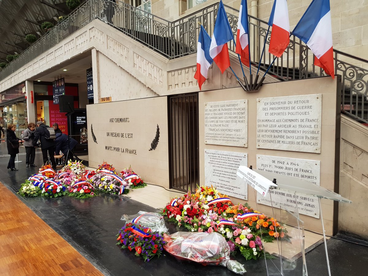 AlainferaPaul's tweet photo. Cérémonie commémorative #armistice place du 11 novembre 1918 #Paris10 , #GPEPY inaugure une plaque restaurée à la mémoire des victimes cheminotes du Réseau de l'Est et dans son hommage évoque "Le Départ des poilus" oeuvre picturale #GaredelEst, août 1914 d'Albert Herter https://t.co/FCPY7bd9b3