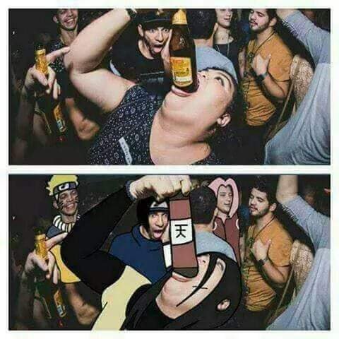 FolhadeKonoha's tweet photo. Mulher foi vista em balada nos EUA engolindo garrafa de cerveja para homenagear Orochimaru-Sama. Usuários do Photoshop fazem comparação. Seria ela o Orochimaru mesmo? Fica o mistério... https://t.co/tgHT5TodrW