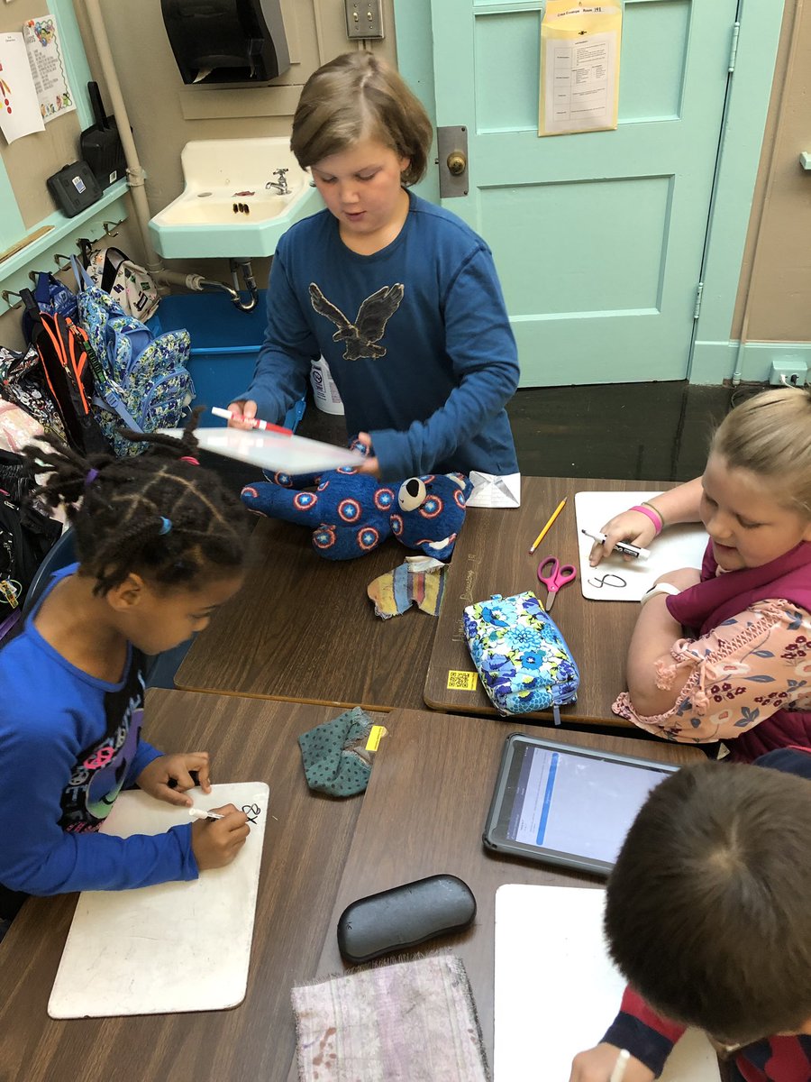 First GooseChase with <a href="/KCairrikier/">Kori Cairrikier</a> 3rd graders! <a href="/JenniferWarden5/">Jennifer Warden</a> <a href="/jenbrown224/">Jennifer Brown</a> #ThisisRES #Goosechase