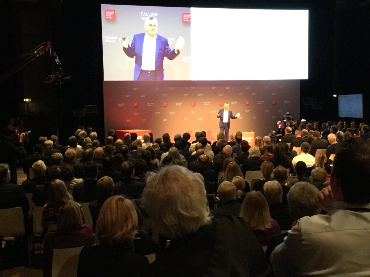 jrubner's tweet photo. 60 Prozent der #Arten in den letzten 100 Jahren ausgestorben: Mit einem Kreuz in der Hand warnt Gerardo Ceballos aus #Mexiko vor einem neuen #Artensterben #FallingWalls18 in #Berlin https://t.co/Tm9ta49JqQ