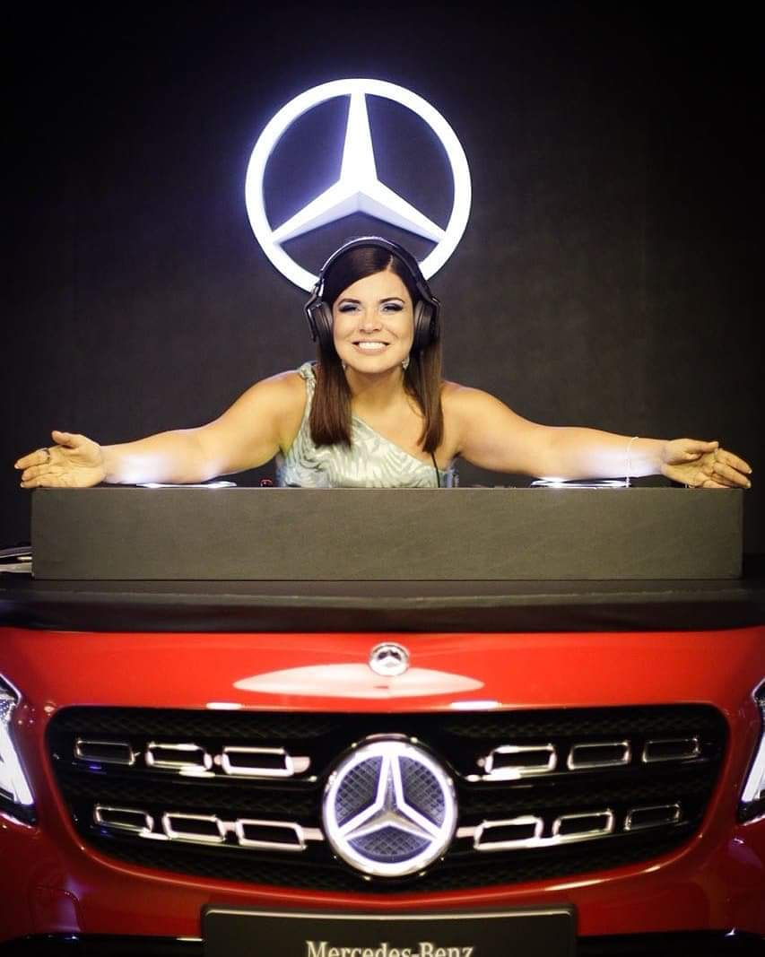 MaraMaravilha's tweet photo. Para o seu futuro ser maravilhoso tem que ter @mercedesbenzbr #AMGLounge!!!! #automovel #AMG #colors #Maravilha https://t.co/B3AlLQ4EdW