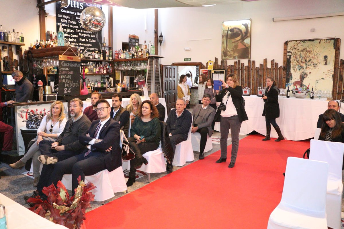 Arganda_Ayto's tweet image. El concejal de Desarrollo Local y Turismo Irenio Vara, acaba de inaugurar el II Tour del Mueble de Arganda del Rey, en colaboración con ASEARCO y en el que participan 28 establecimientos. Más información facebook @Arganda_Ayto
