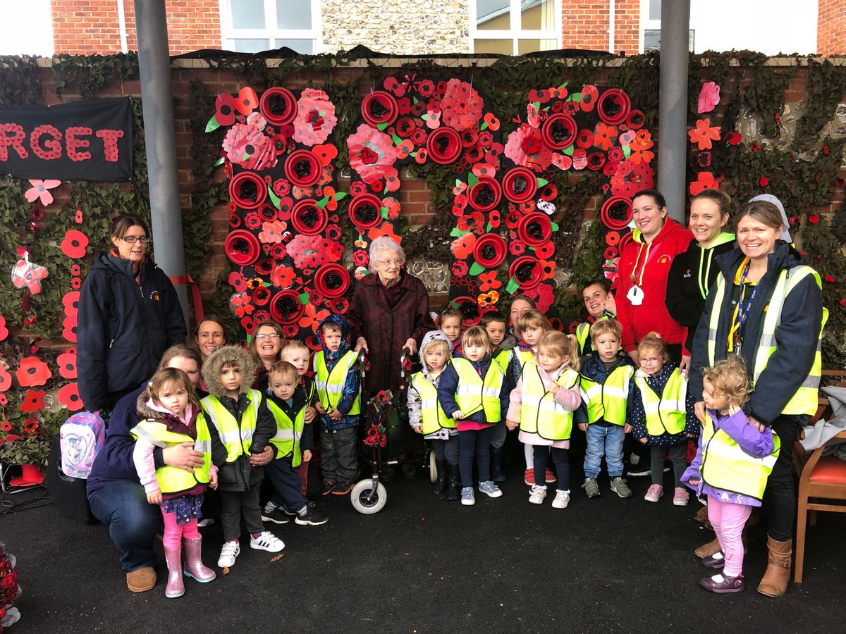 107-year-old Phyllis Hayley has unveiled a poppy wall made by local children and residents at <a href="/OSJCT/">OSJCT</a> Avonbourne Care Centre in Salisbury. #WW100