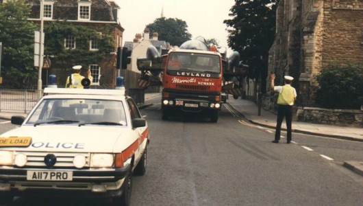 <a href="/JonHarle1/">Jon Harle</a> <a href="/ConsettMagazine/">Consett Magazine</a> <a href="/dougierankine/">Douglas Rankine</a> <a href="/classiclorries/">classiclorries</a> That photo reminds us of some of our 'close encounters' of the #aviation kind!
#SeaVixen #XJ560 somewhere in #Bedford 
#NAMarrivals